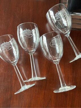 New!Excellent condition! Etched Clear Glass Wine Goblets - Mount Vernon Set of 4